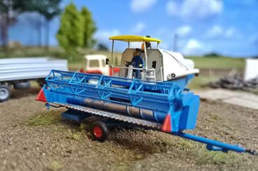 Mähdrescher E512 mit Sonnenverdeck für blau/weiße Lackierung