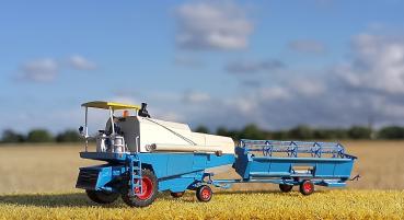 Mähdrescher E512 mit Sonnenverdeck für blau/weiße Lackierung