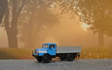 Preview: S4000-1 Pritsche normal erhöhte Vorderwand/Aufsatzbretter, Bausatz