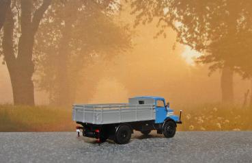 Preview: S4000-1 Pritsche normal erhöhte Vorderwand/Aufsatzbretter, Bausatz